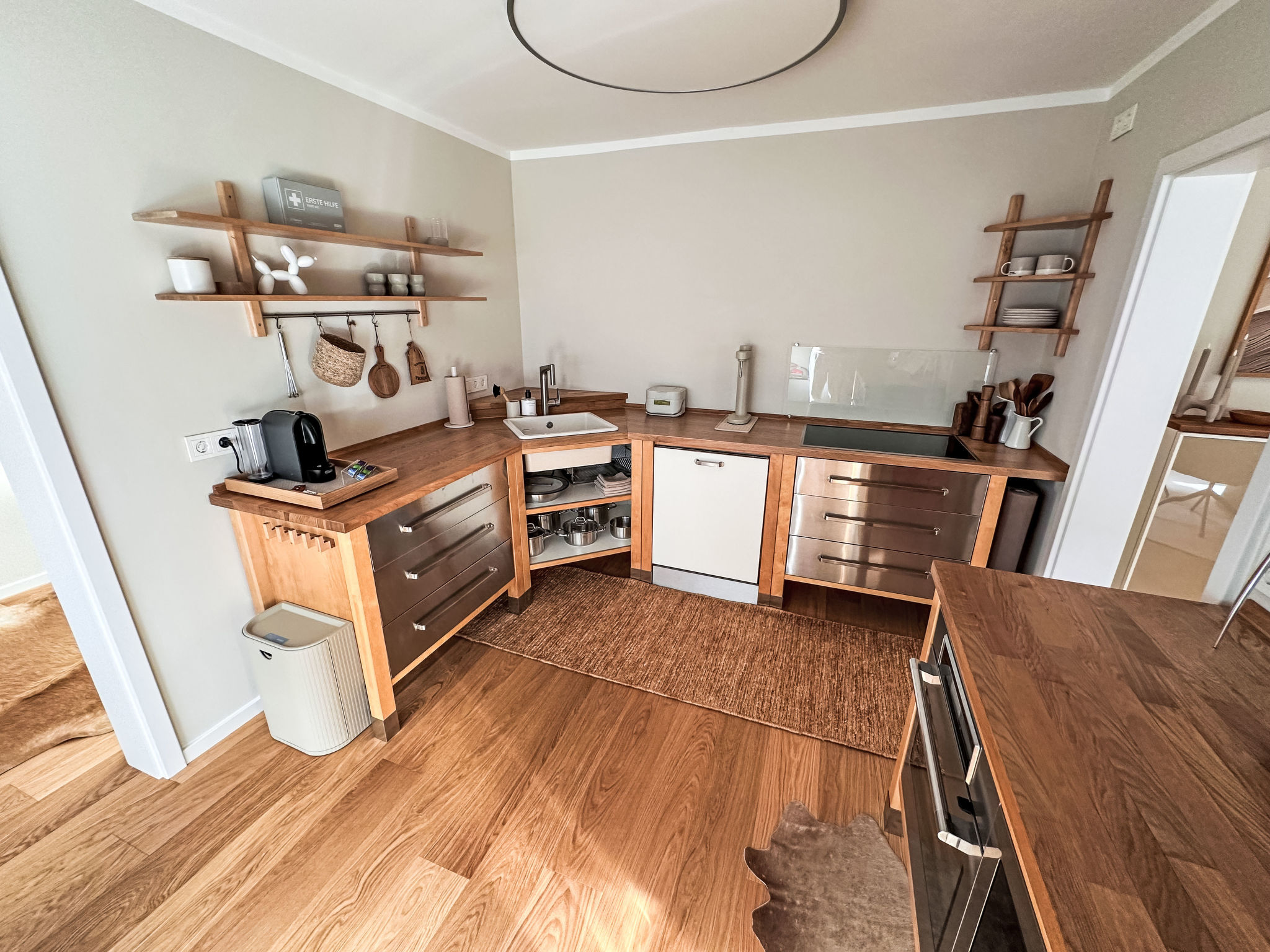 The OAK SUITE - Inside