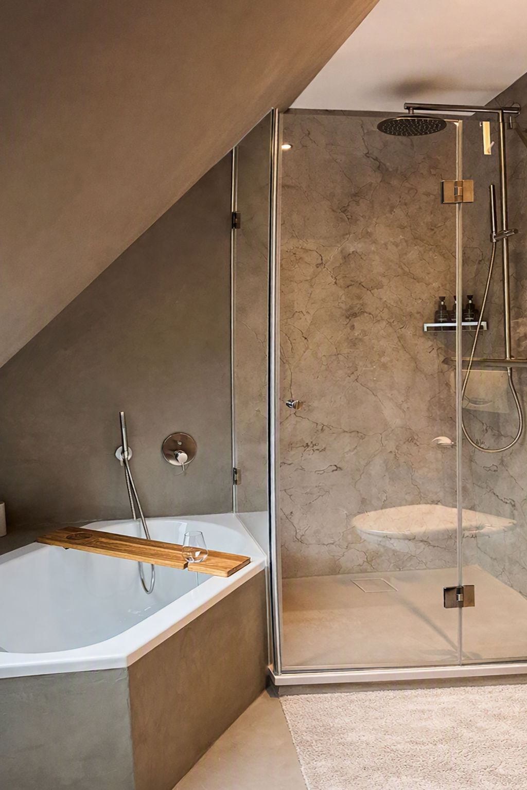The OAK SUITE - Binnen