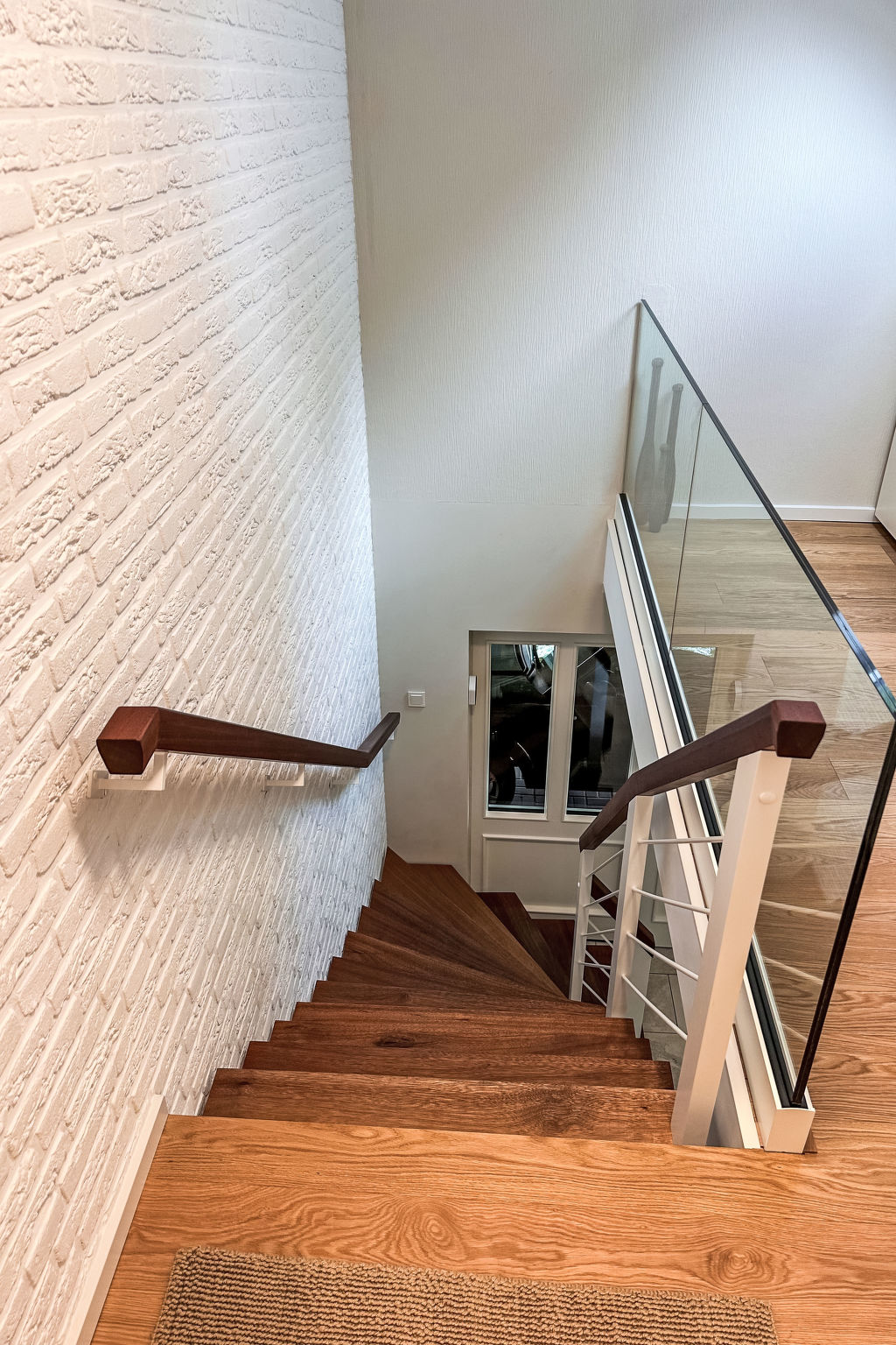 The OAK SUITE - Inside
