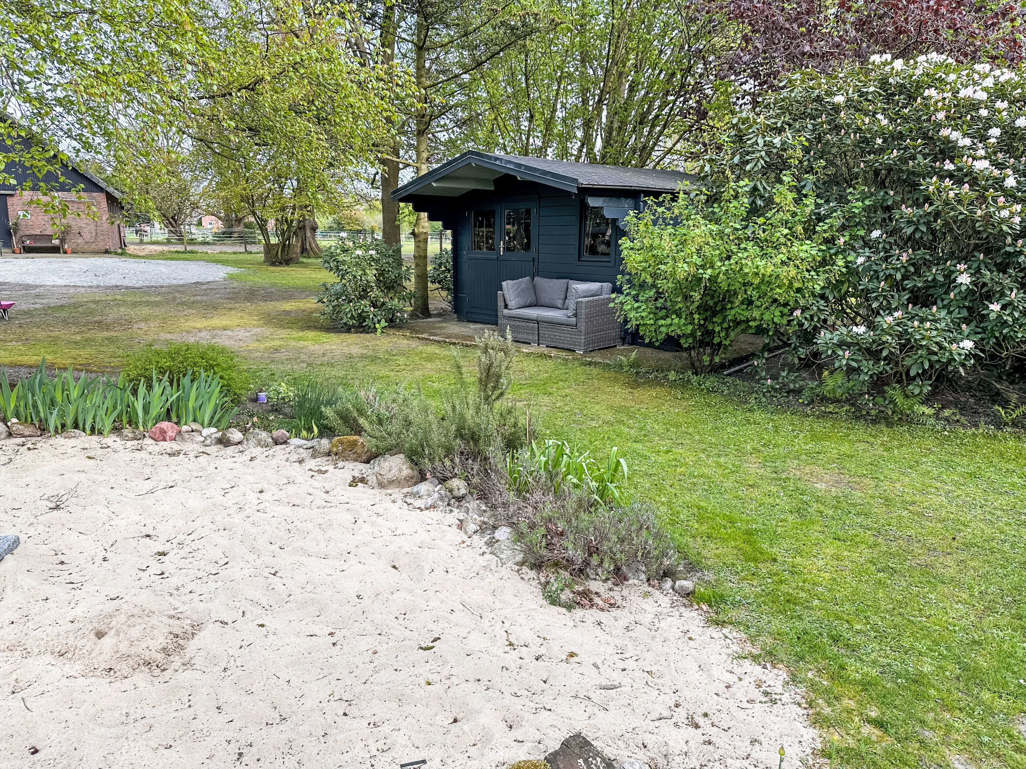 The OAK SUITE - Outside