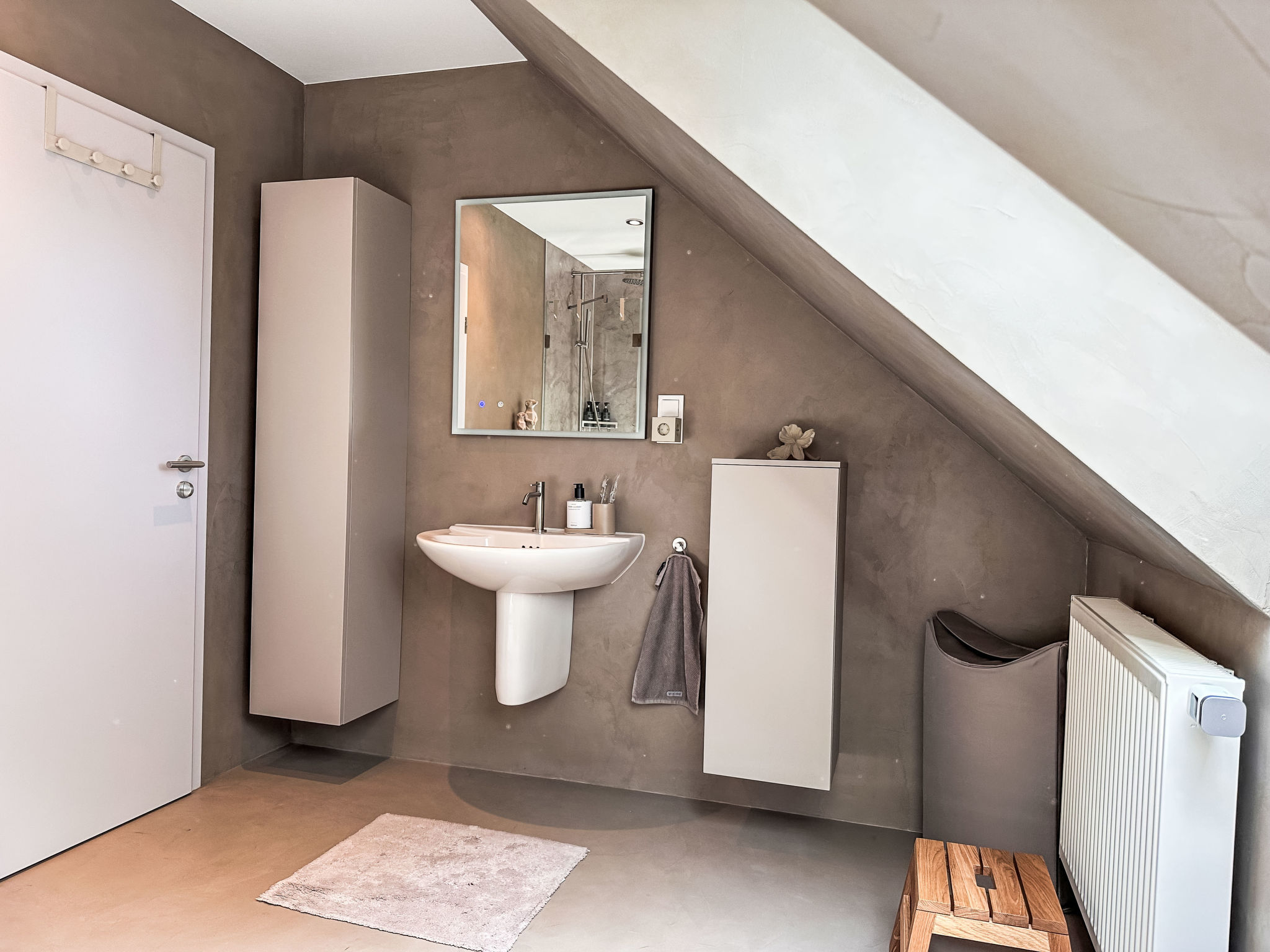 The OAK SUITE - Inside
