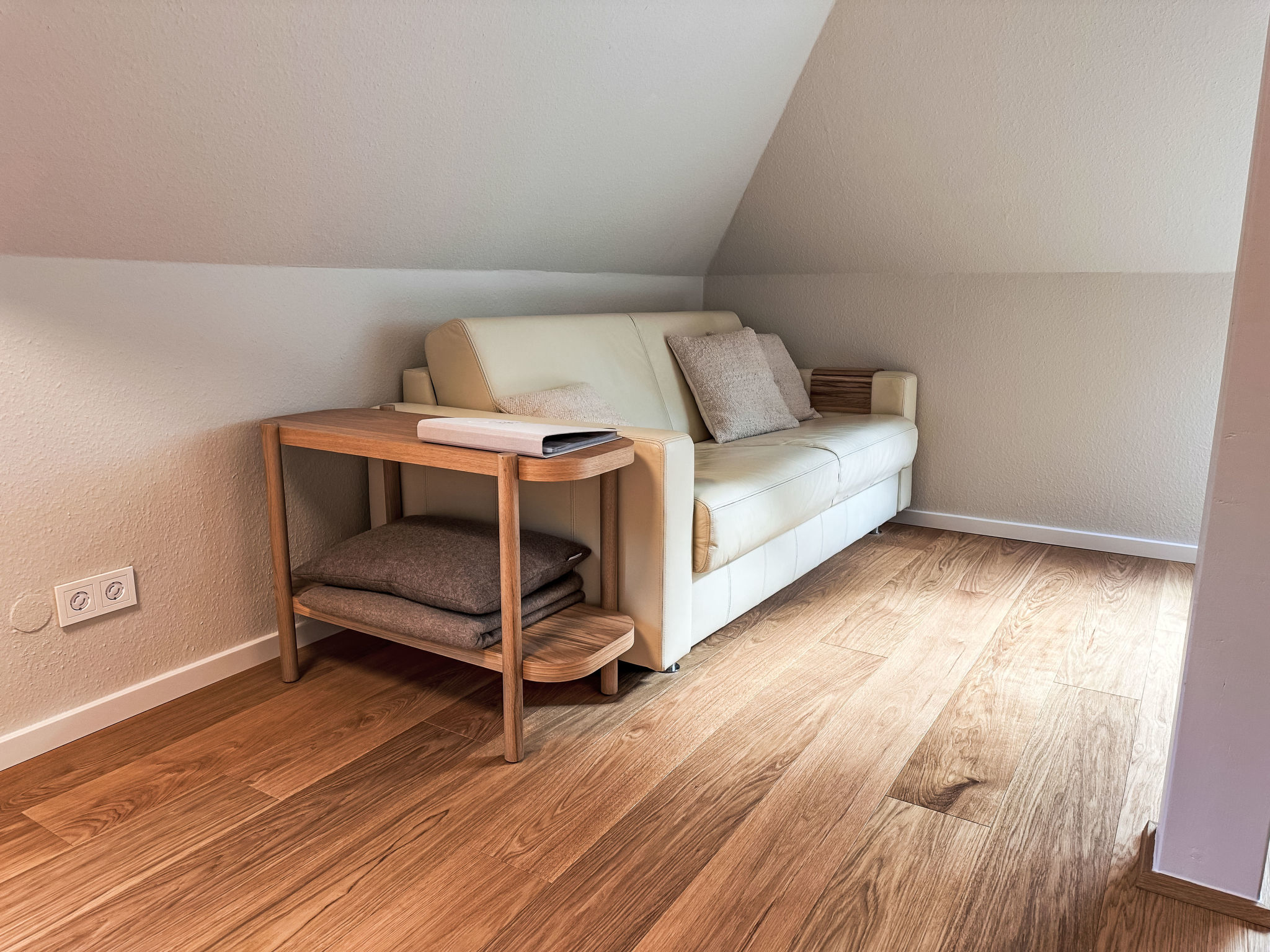 The OAK SUITE - Inside