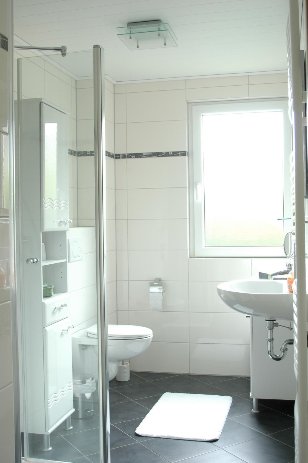 Mit Indoorpool, Garten und Partyraum-Binnen