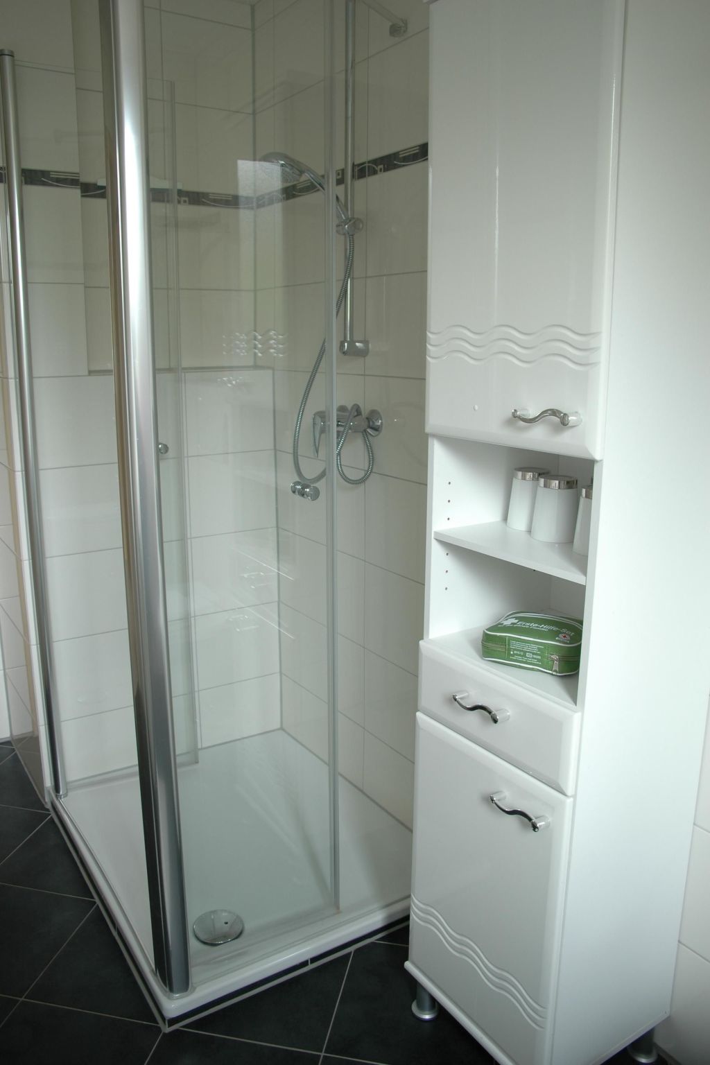 Mit Indoorpool, Garten und Partyraum-Binnen