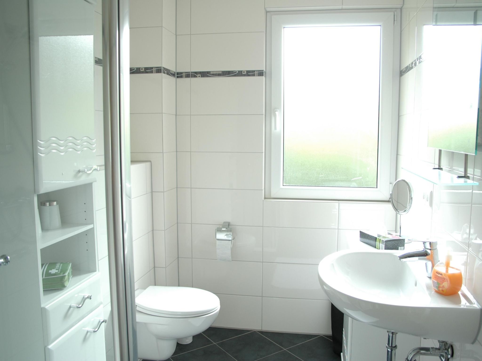 Mit Indoorpool, Garten und Partyraum-Binnen