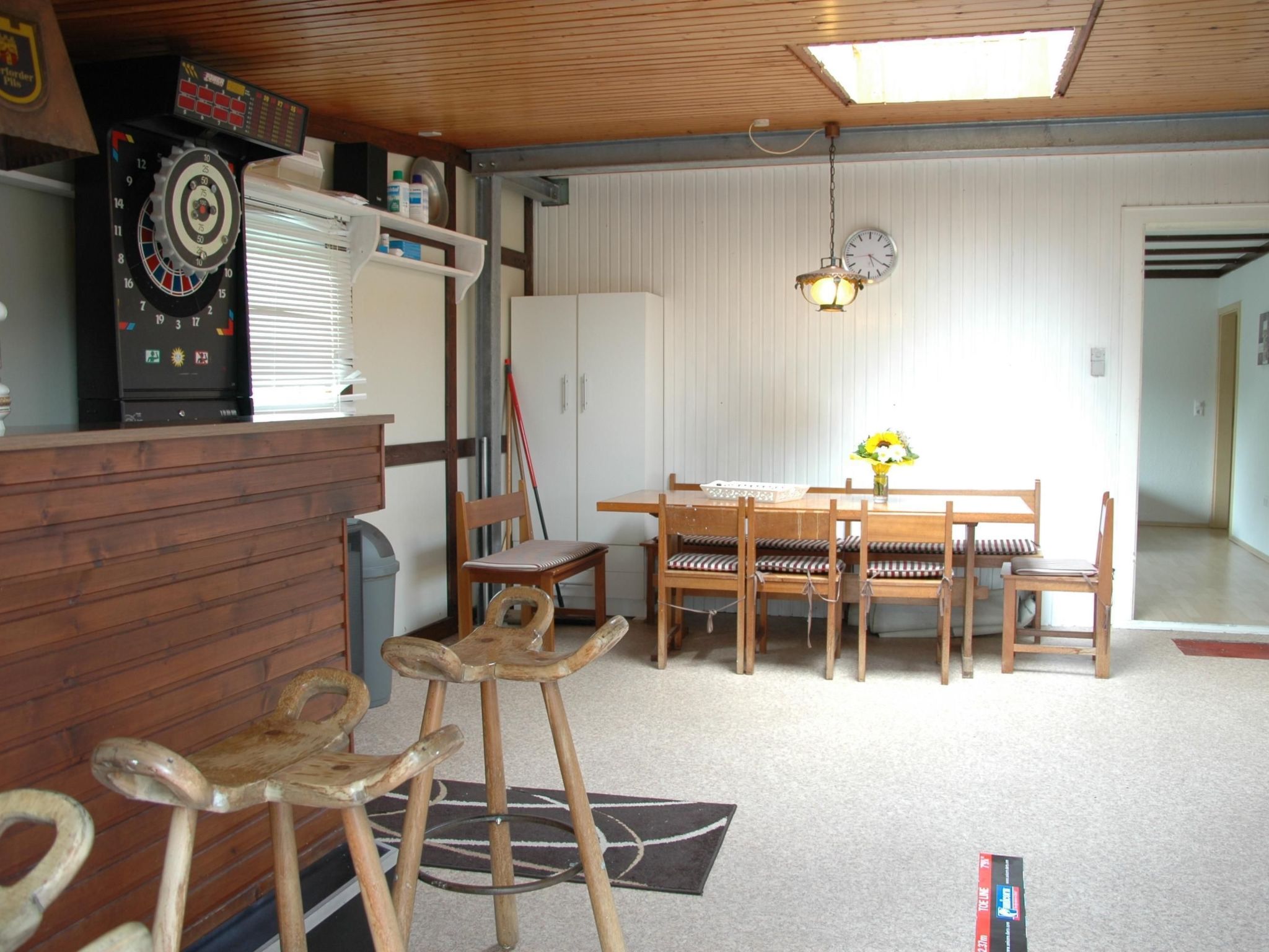 Mit Indoorpool, Garten und Partyraum-Binnen