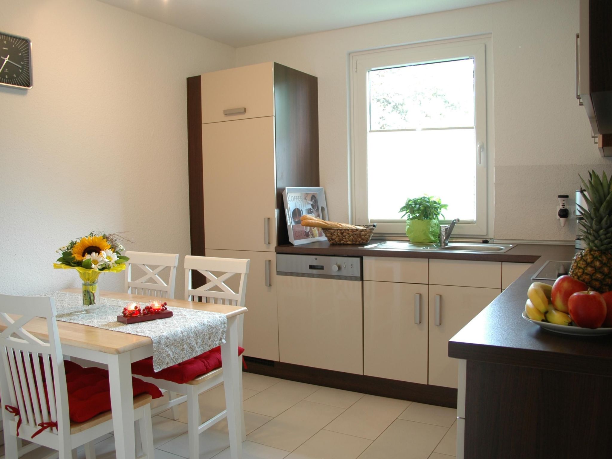 Mit Indoorpool, Garten und Partyraum-Binnen