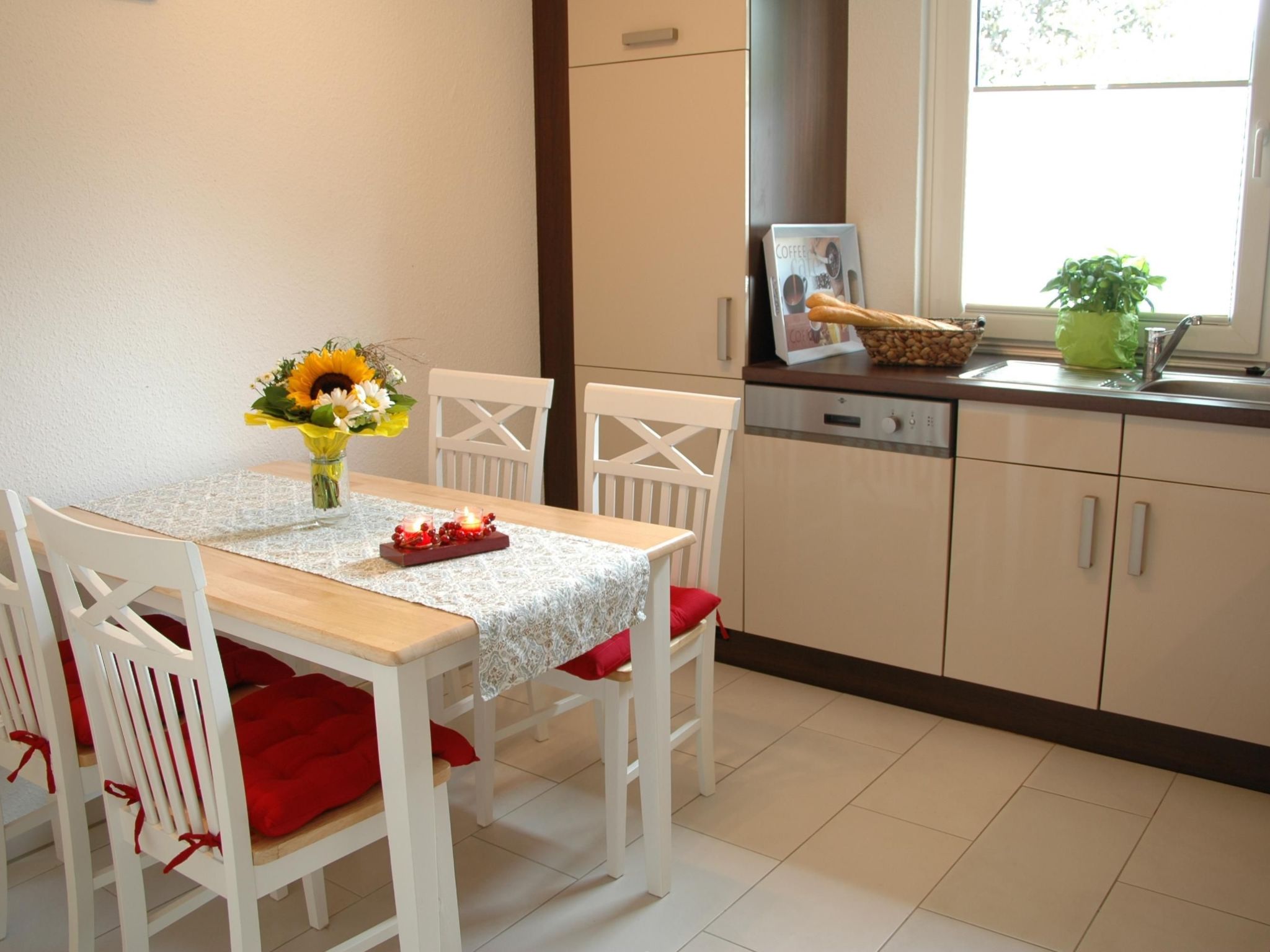 Mit Indoorpool, Garten und Partyraum-Binnen