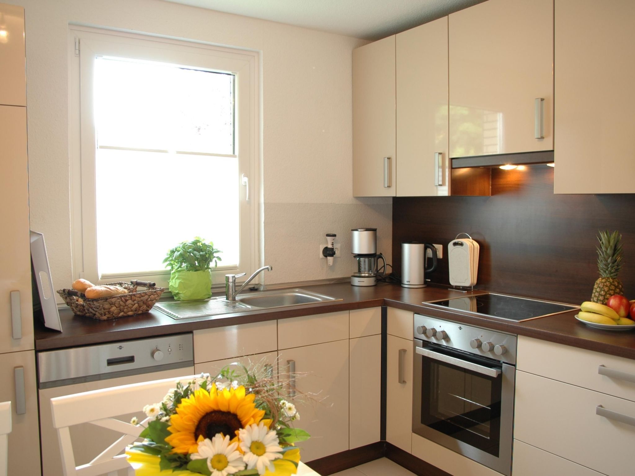 Mit Indoorpool, Garten und Partyraum-Binnen