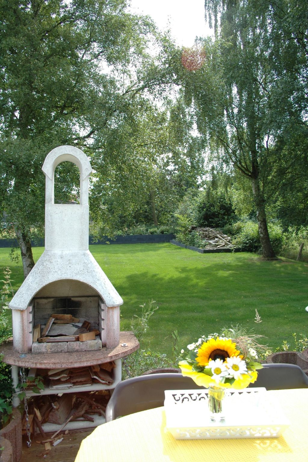 Mit Indoorpool, Garten und Partyraum-Binnen