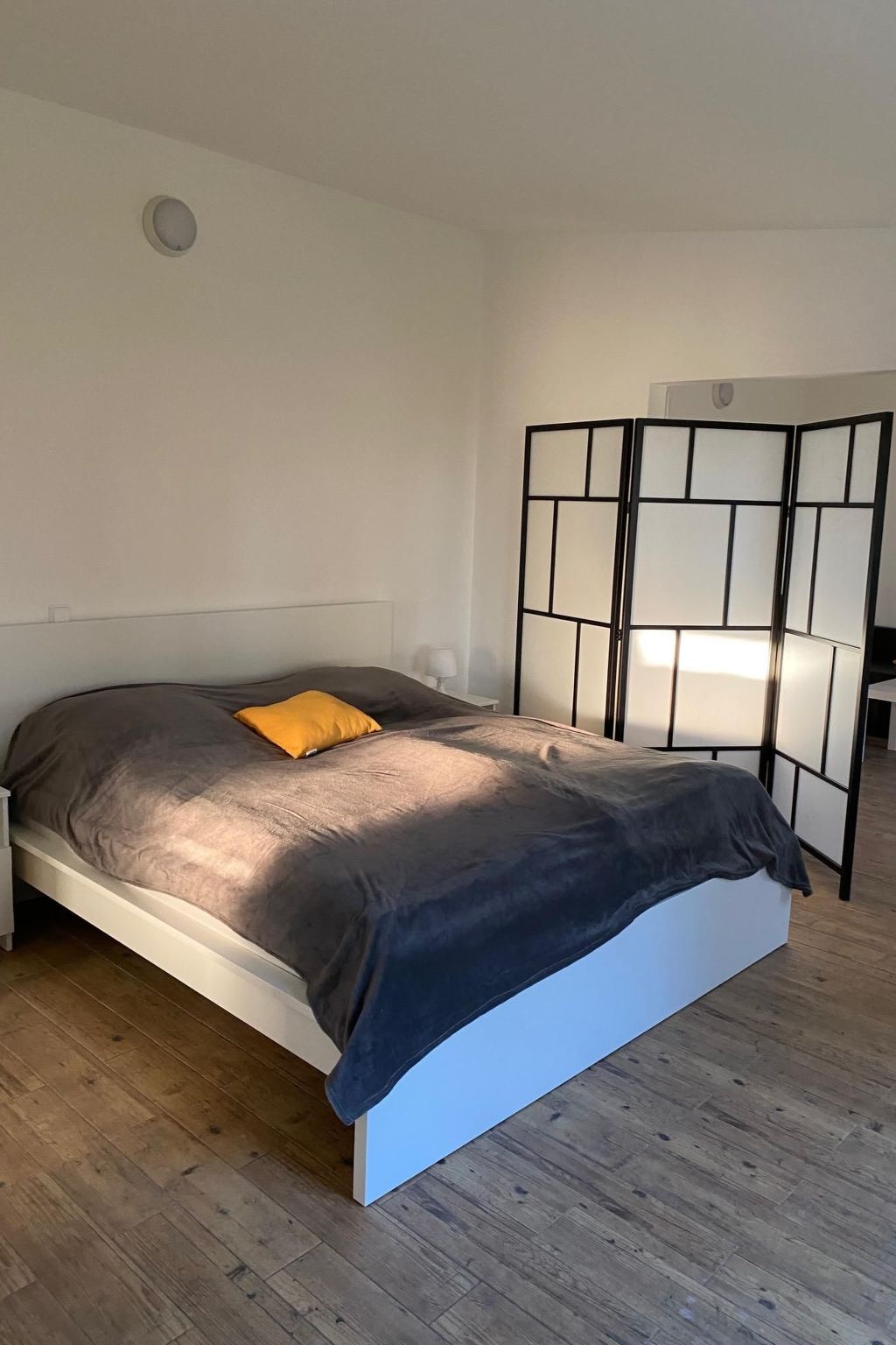 Mit Terrasse und kleinem Garten