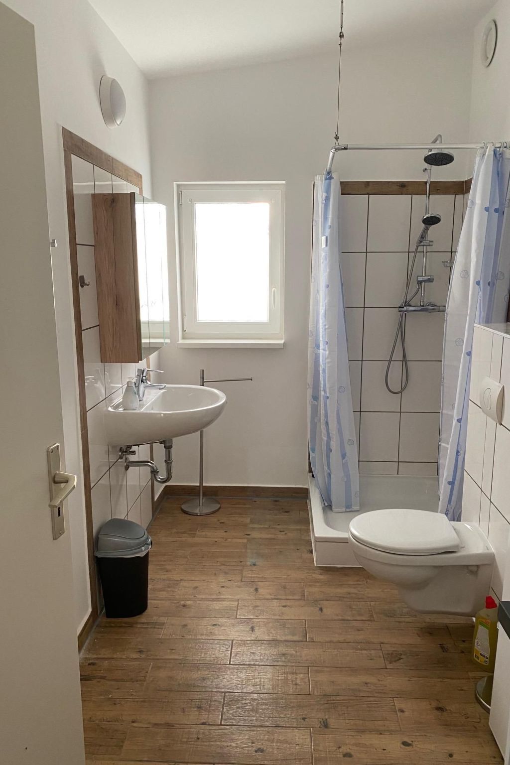 Mit Terrasse und kleinem Garten-Image-tags.info