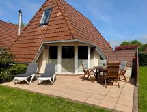 mit Terrasse, Grill und Garten