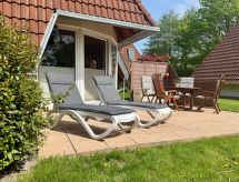 mit Terrasse, Grill und Garten
