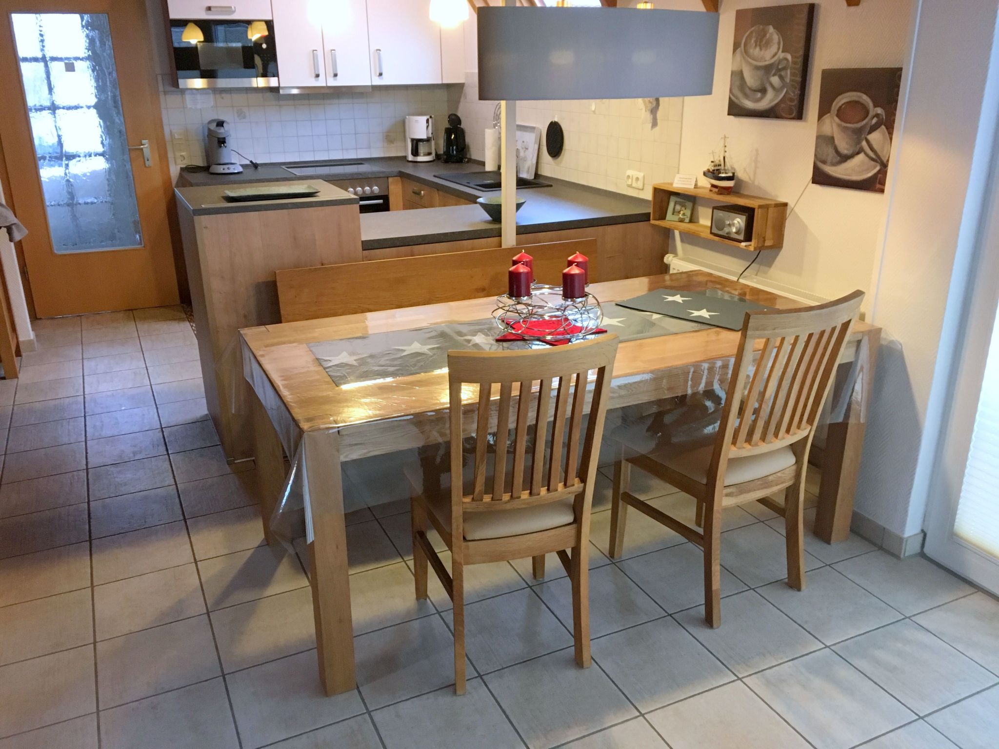 Mit Terrasse, Grill und Garten-Drinnen