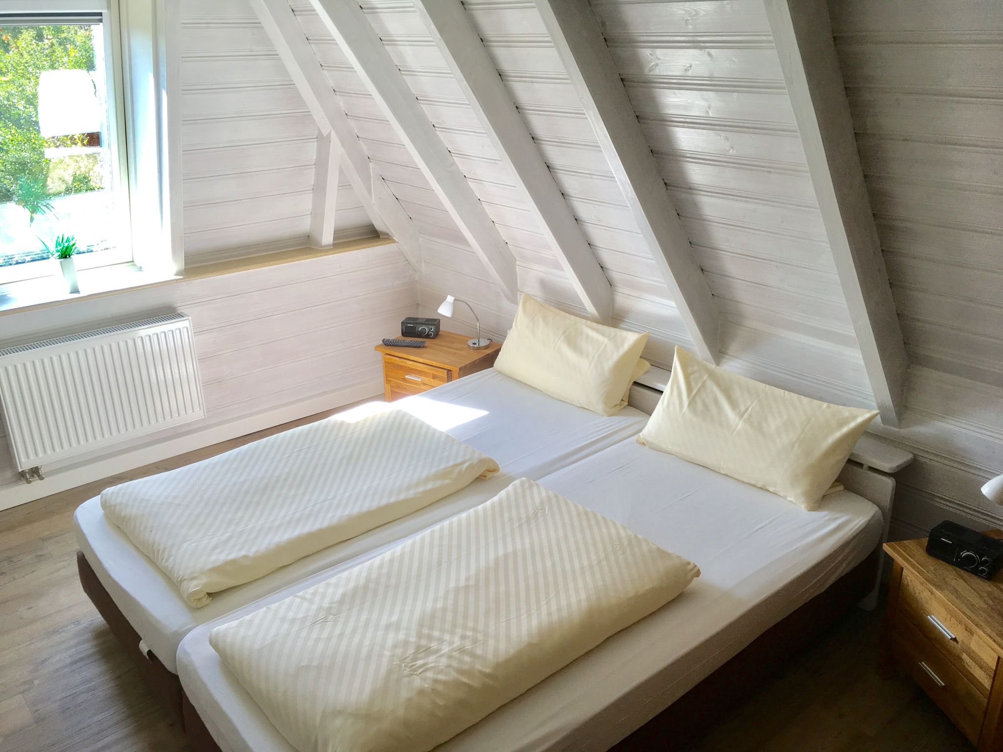 Mit Terrasse, Grill und Garten-Drinnen