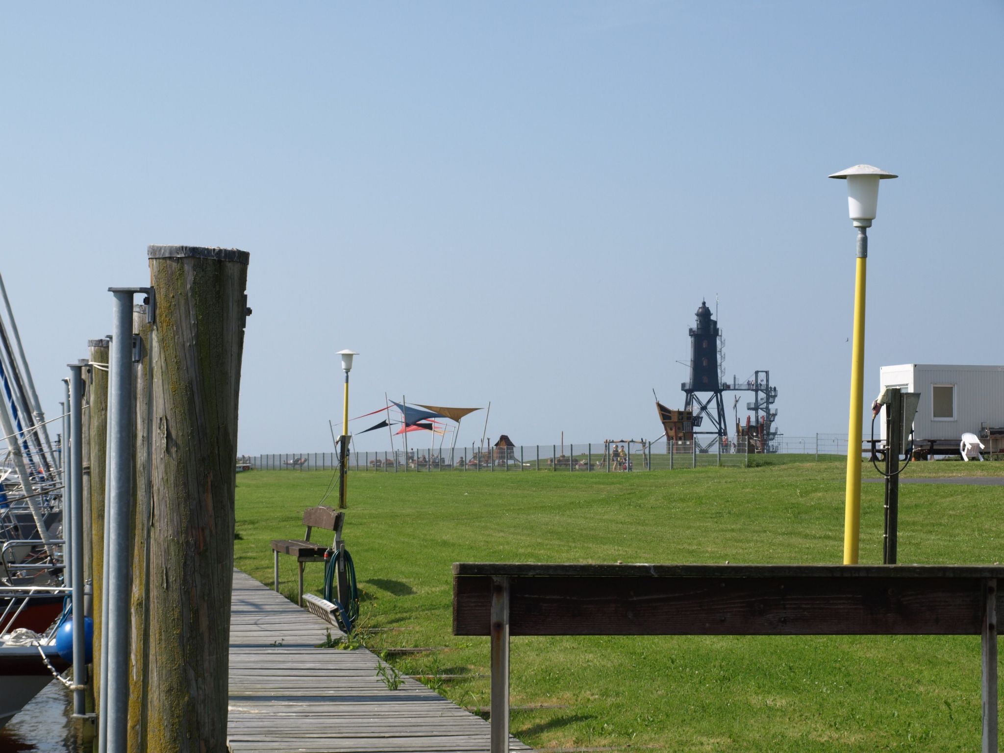 Mit Terrasse, Grill und Garten-Drinnen