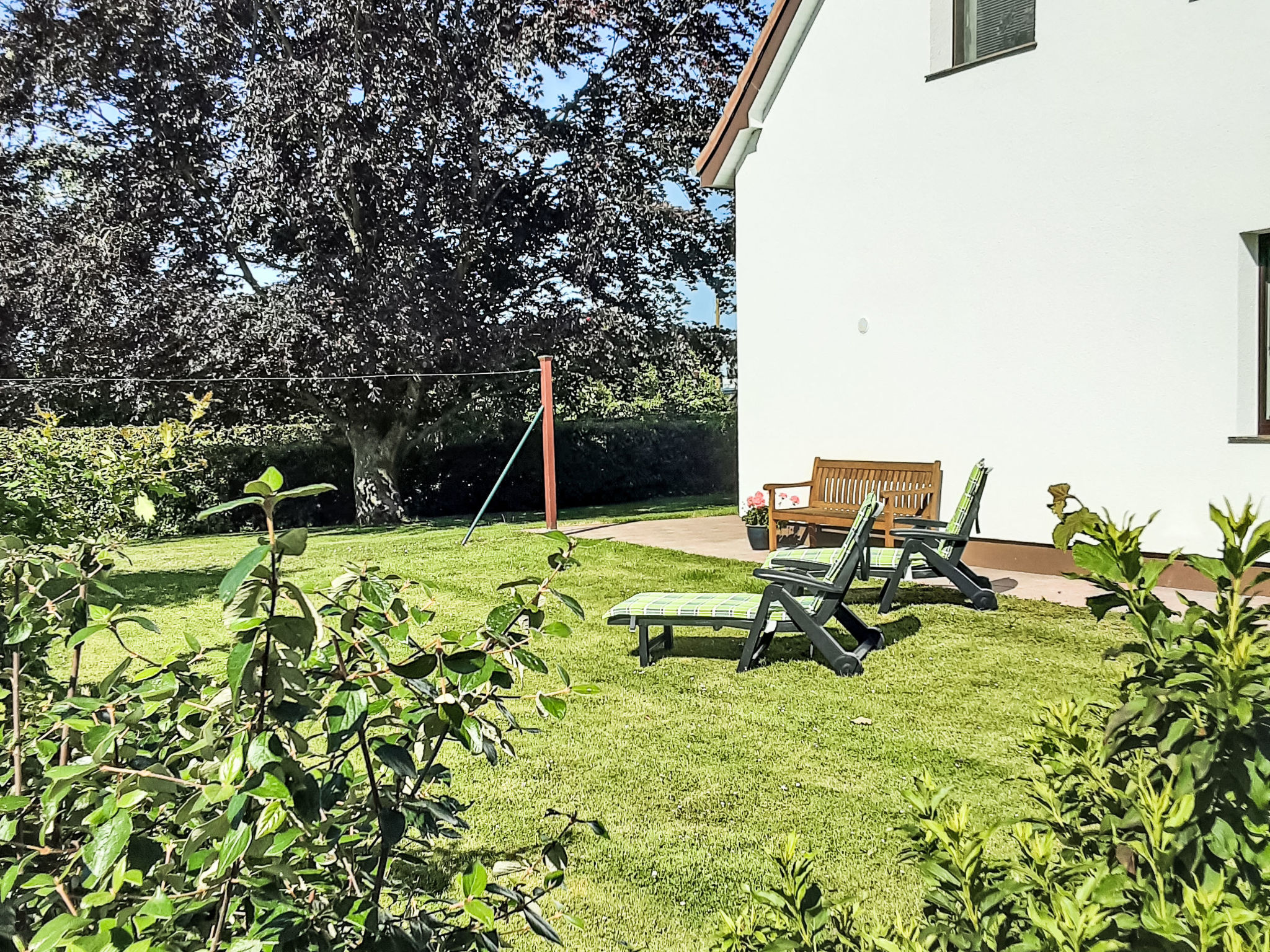 Komfortable Ferienwohnung mit großem Garten - Buiten