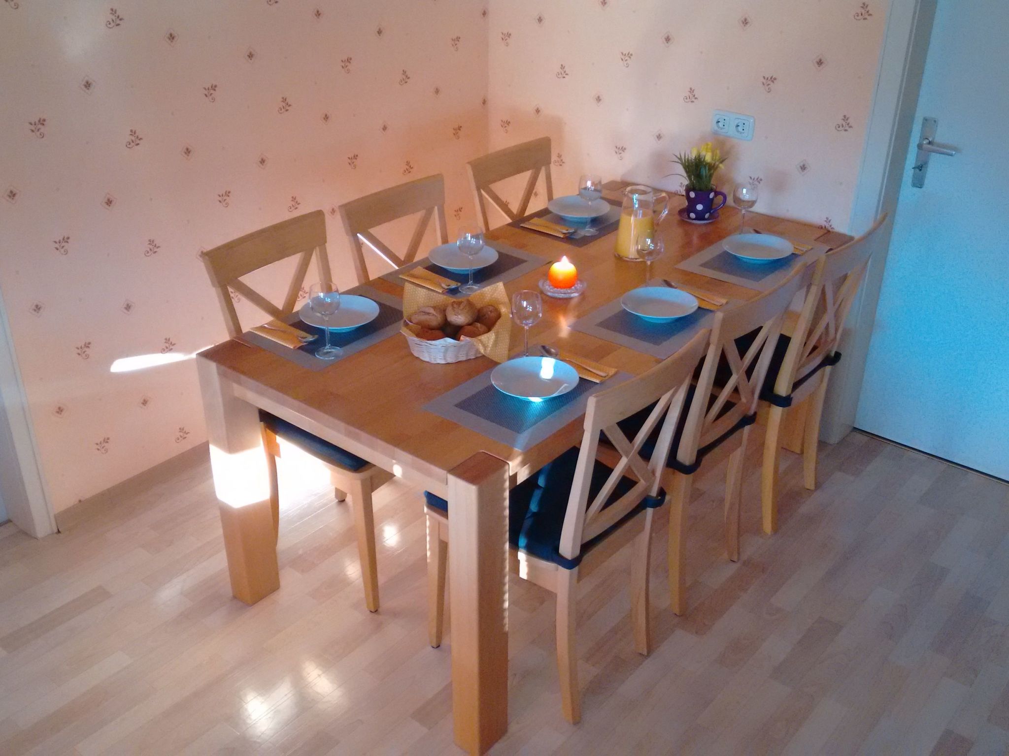 Komfortable Ferienwohnung mit großem Garten-Dedans