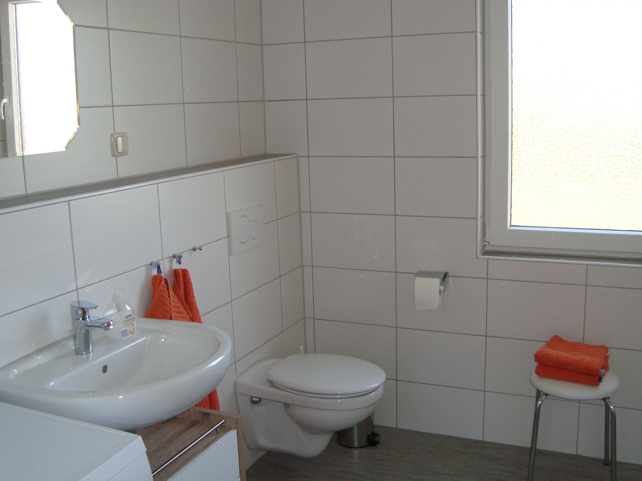 Komfortable Ferienwohnung mit großem Garten-Dedans