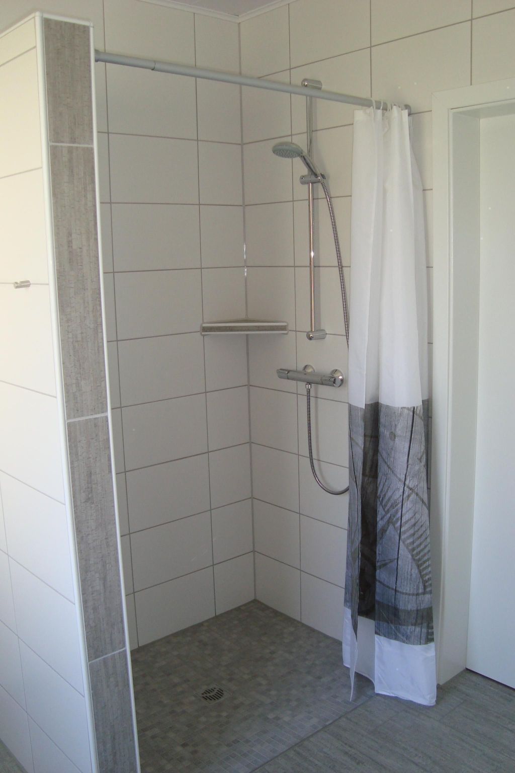 Komfortable Ferienwohnung mit großem Garten-Dedans