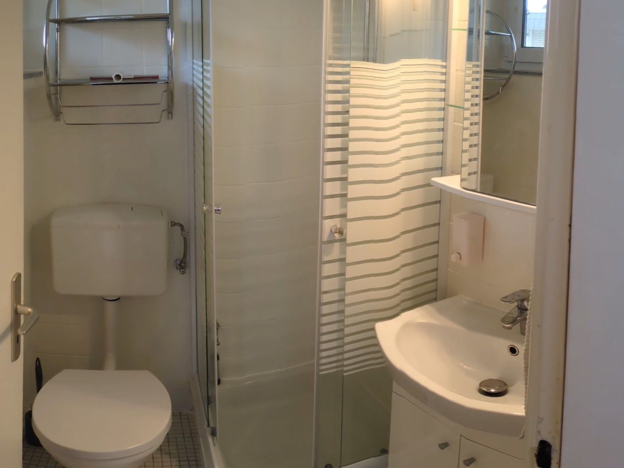 LouJa-Image-tags.info