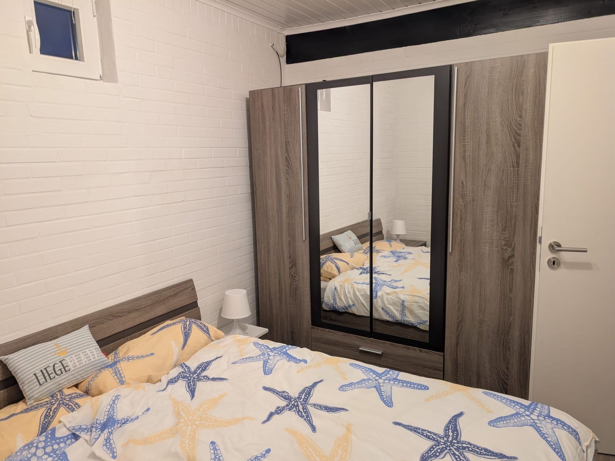 LouJa-Image-tags.info