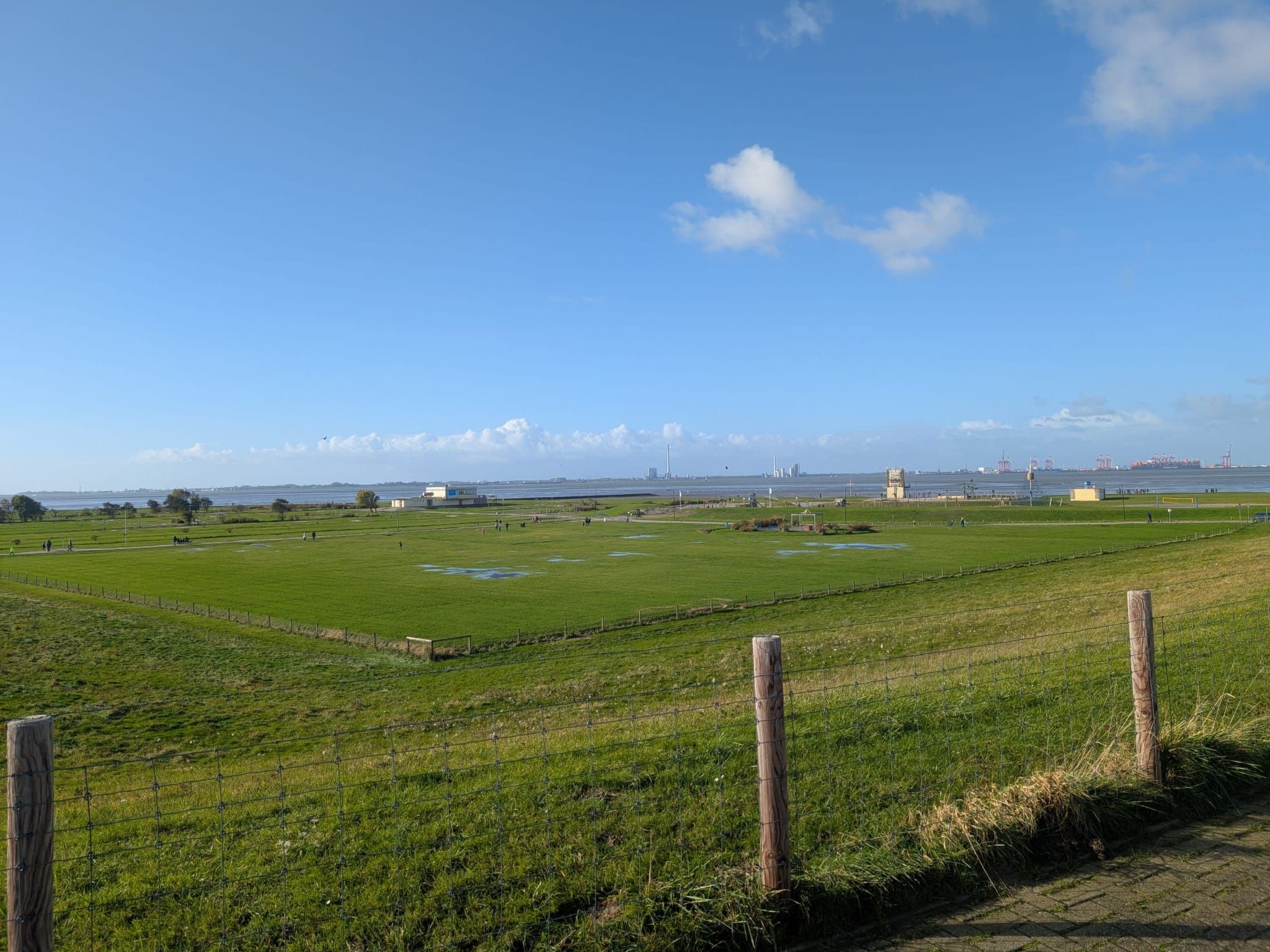 LouJa-Image-tags.info