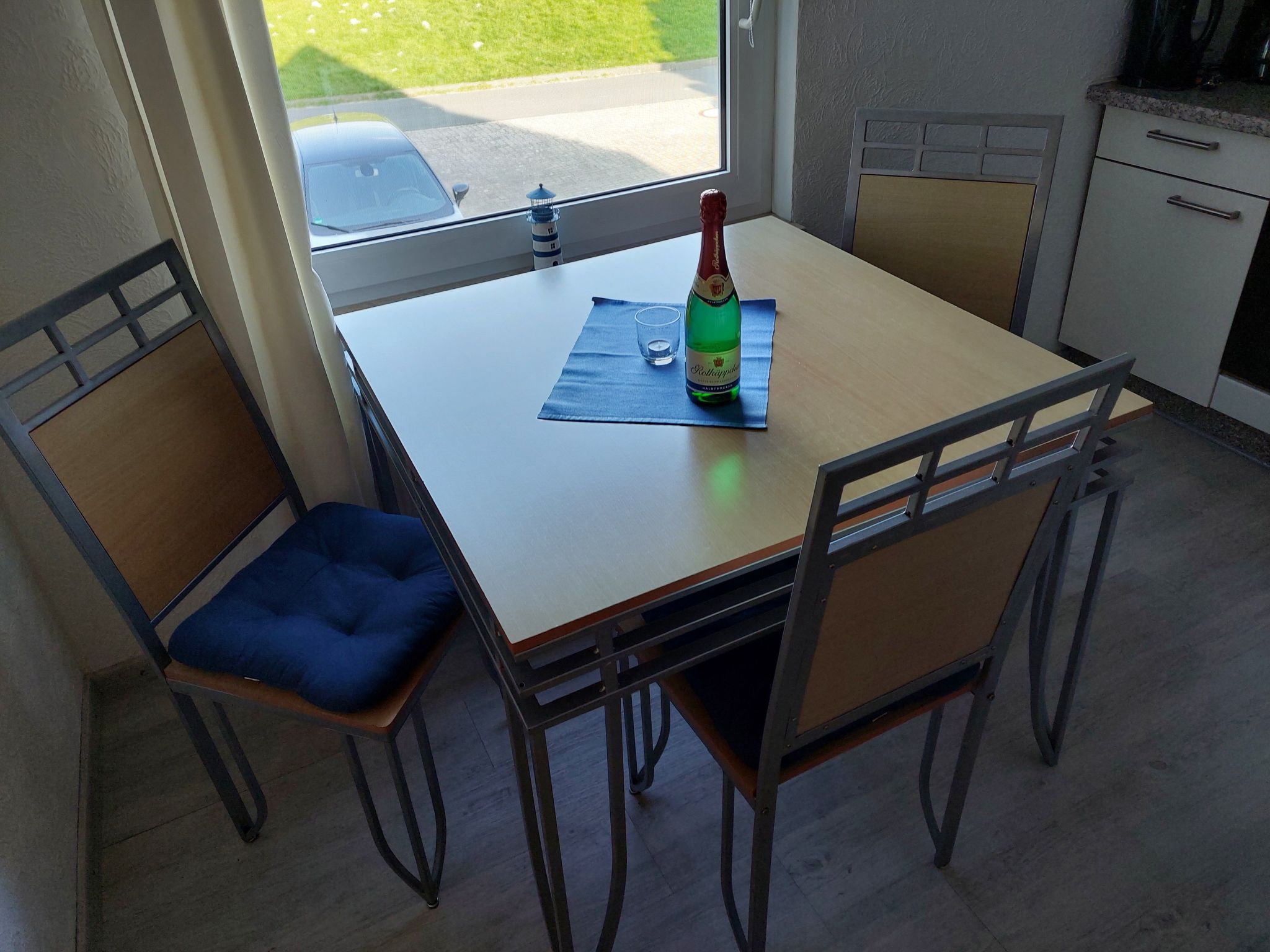 Mastkorb mit Grill und Garten-Dedans