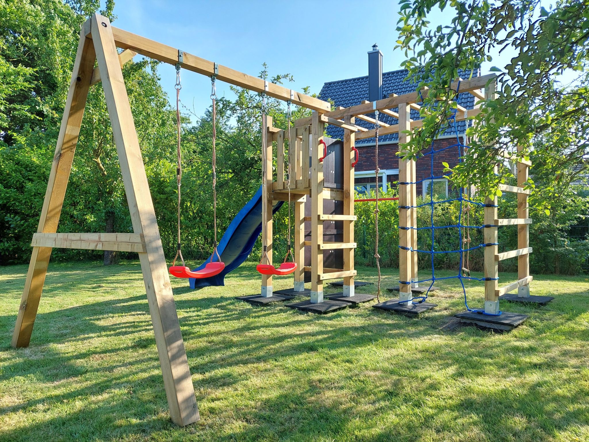 Mastkorb mit Grill und Garten-Dedans