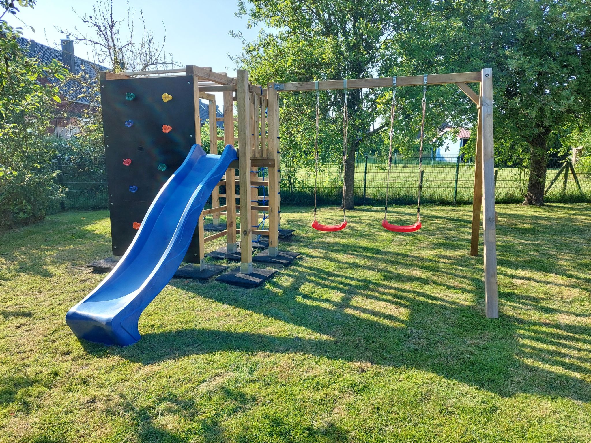 Mastkorb mit Grill und Garten-Dedans