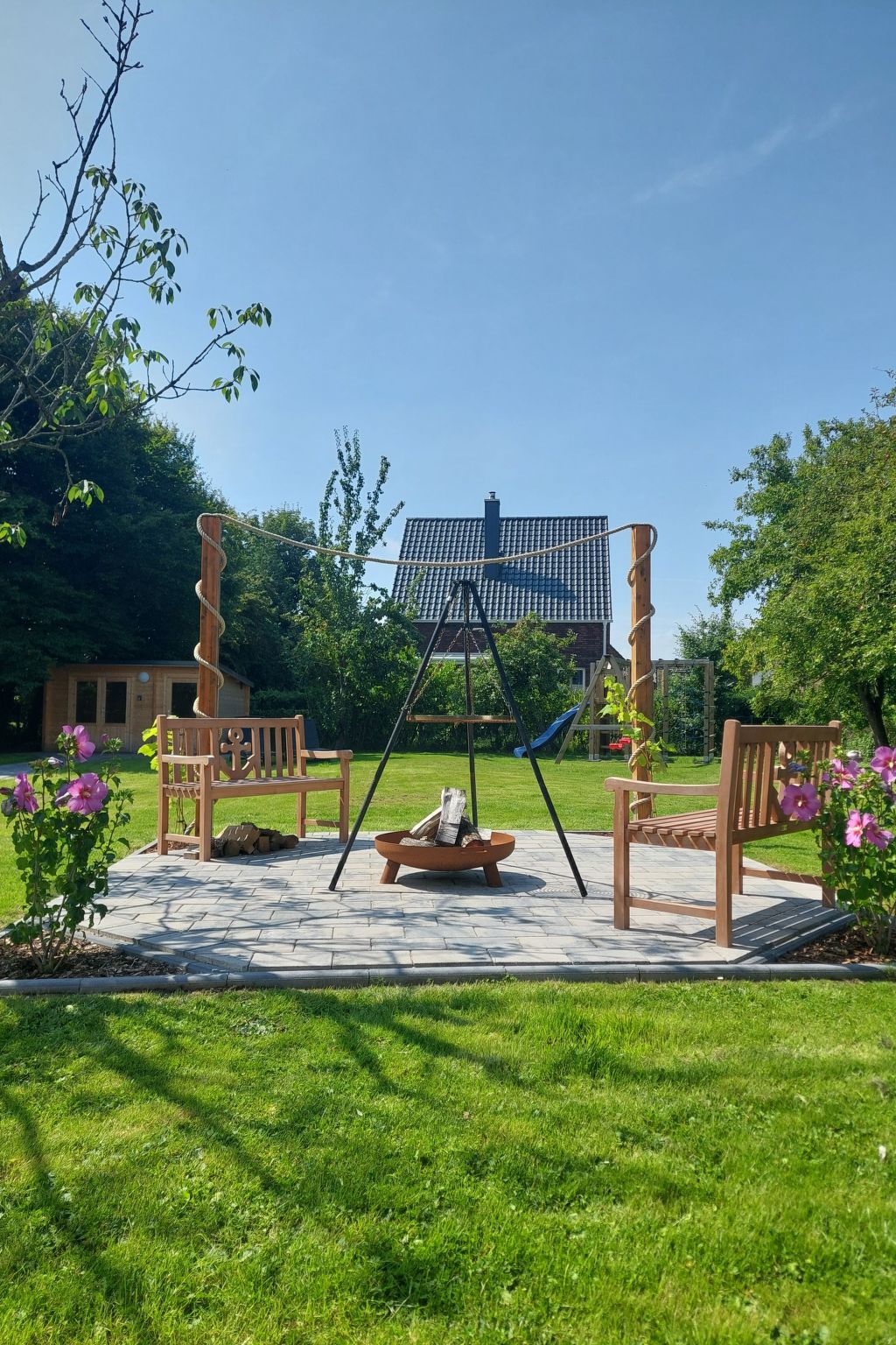 Mastkorb mit Grill und Garten-Dedans