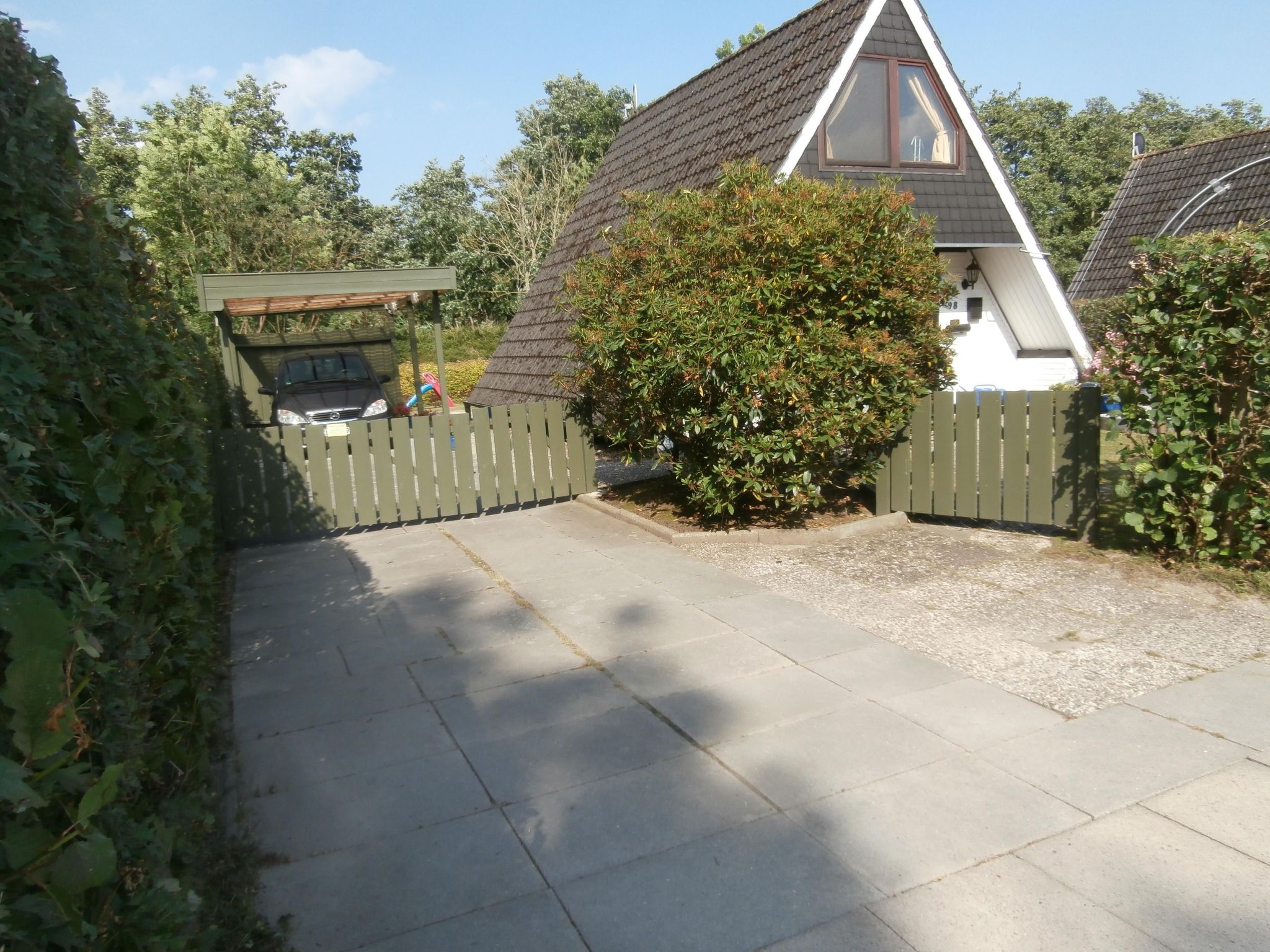 Uriges Ferienhaus mit Garten und Grill-Drinnen