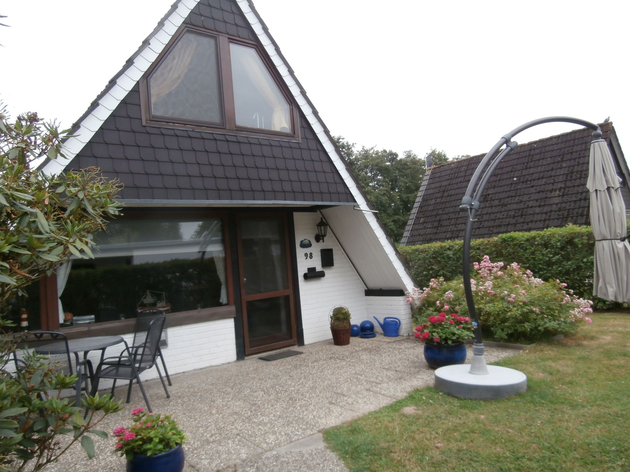 Uriges Ferienhaus mit Garten und Grill-Drinnen