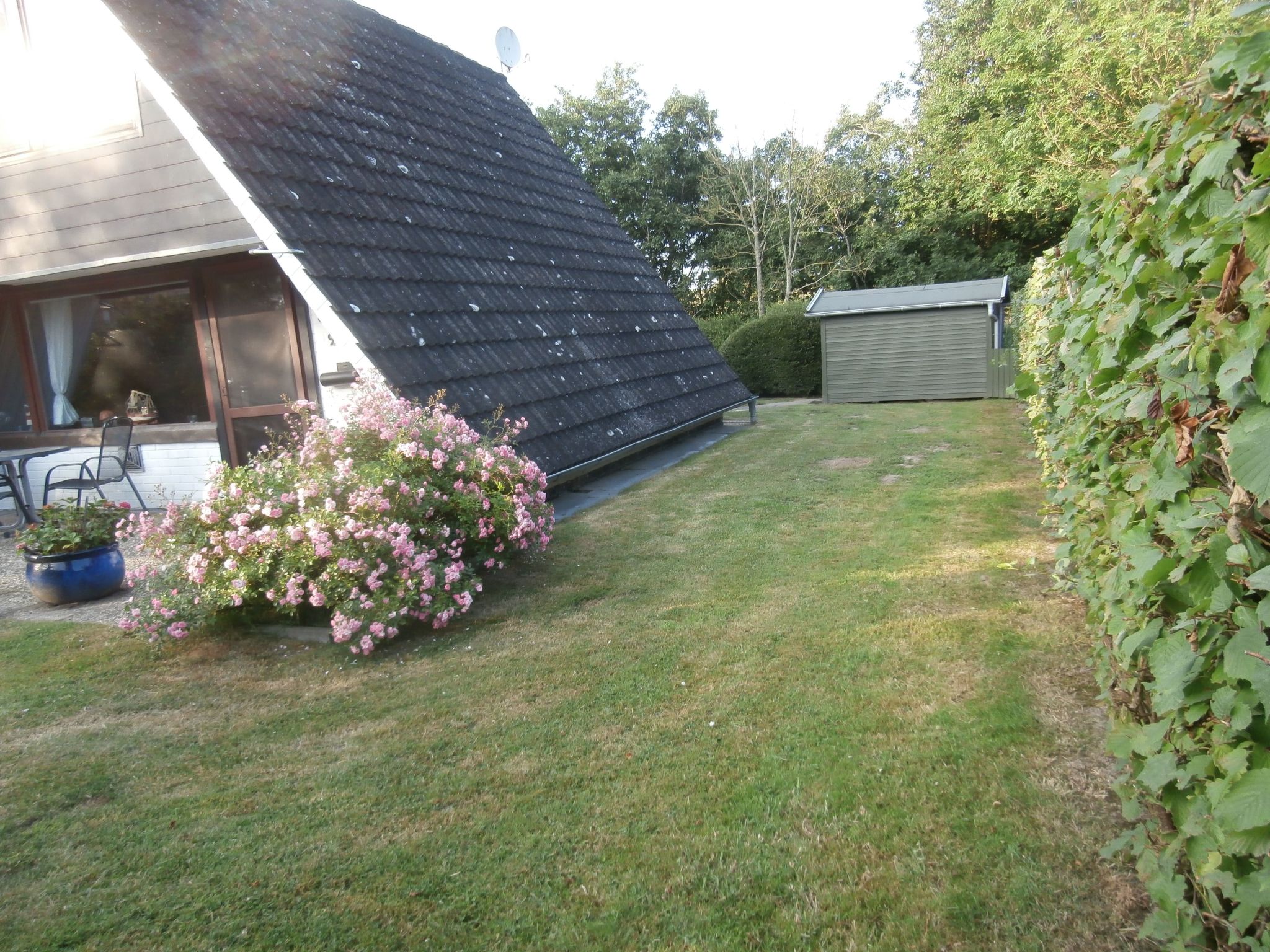 Uriges Ferienhaus mit Garten und Grill-Drinnen
