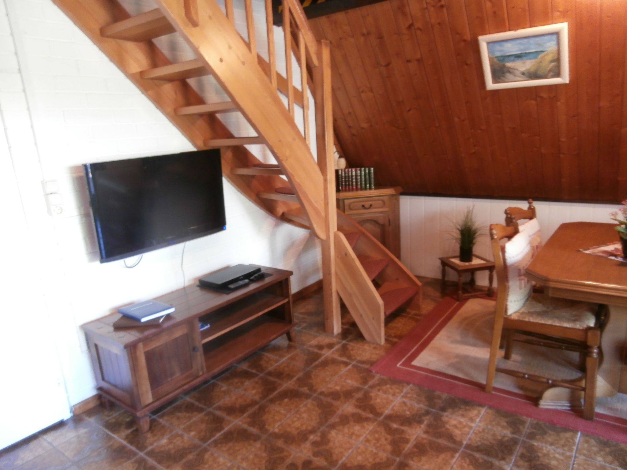 Uriges Ferienhaus mit Garten und Grill-Drinnen