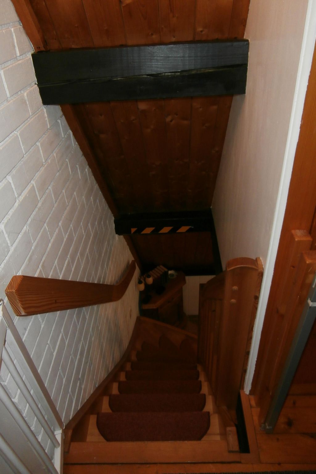 Uriges Ferienhaus mit Garten und Grill-Drinnen