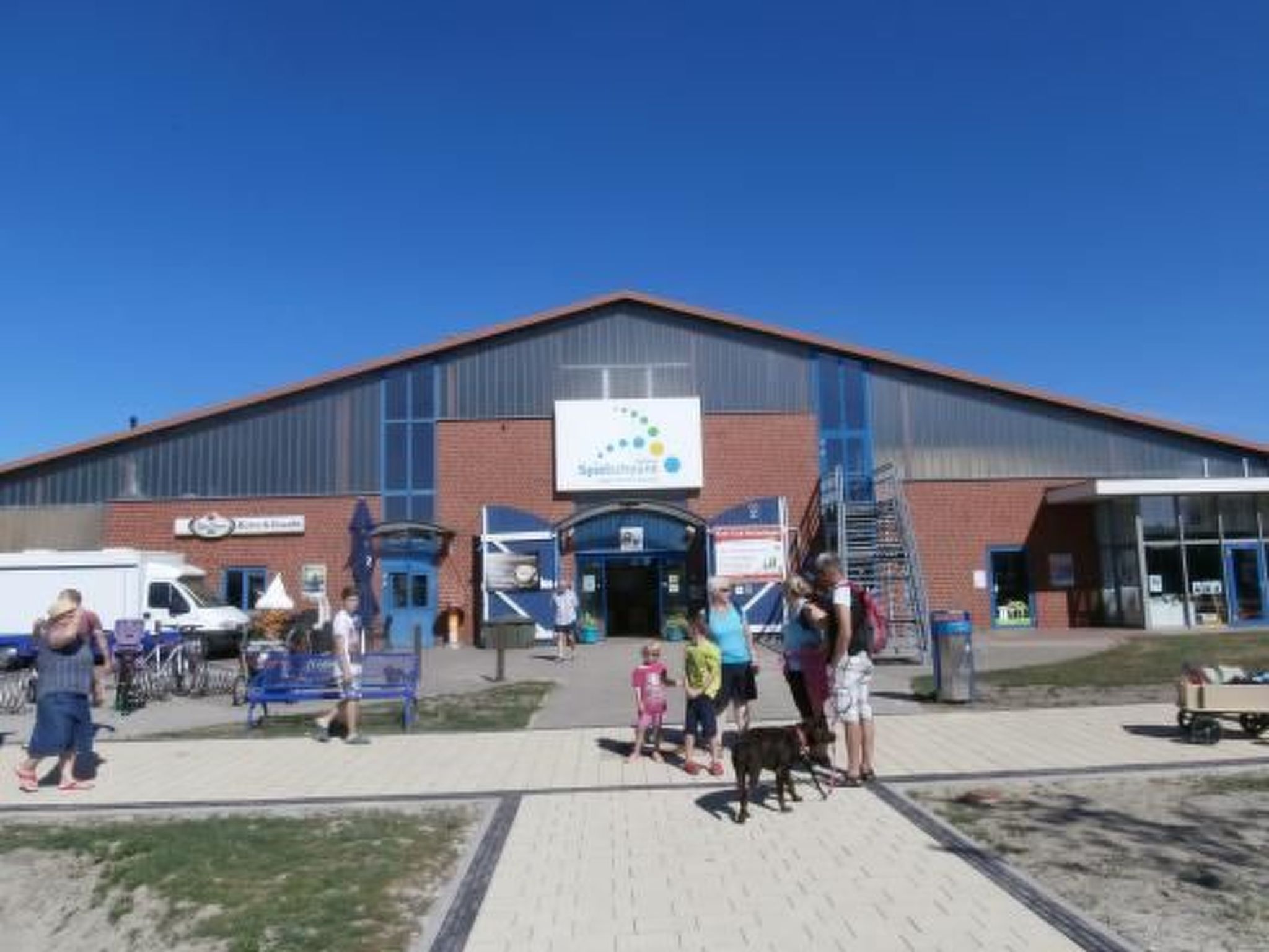 Uriges Ferienhaus mit Garten und Grill-Drinnen