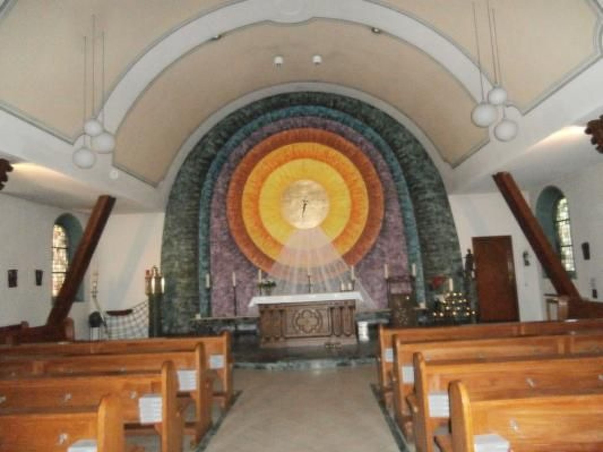 Uriges Ferienhaus mit Garten und Grill-Drinnen