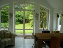 Vrijstaand vakantiehuis in Stollhamm met royale tuin, vlakbij zee - thumbnail 4