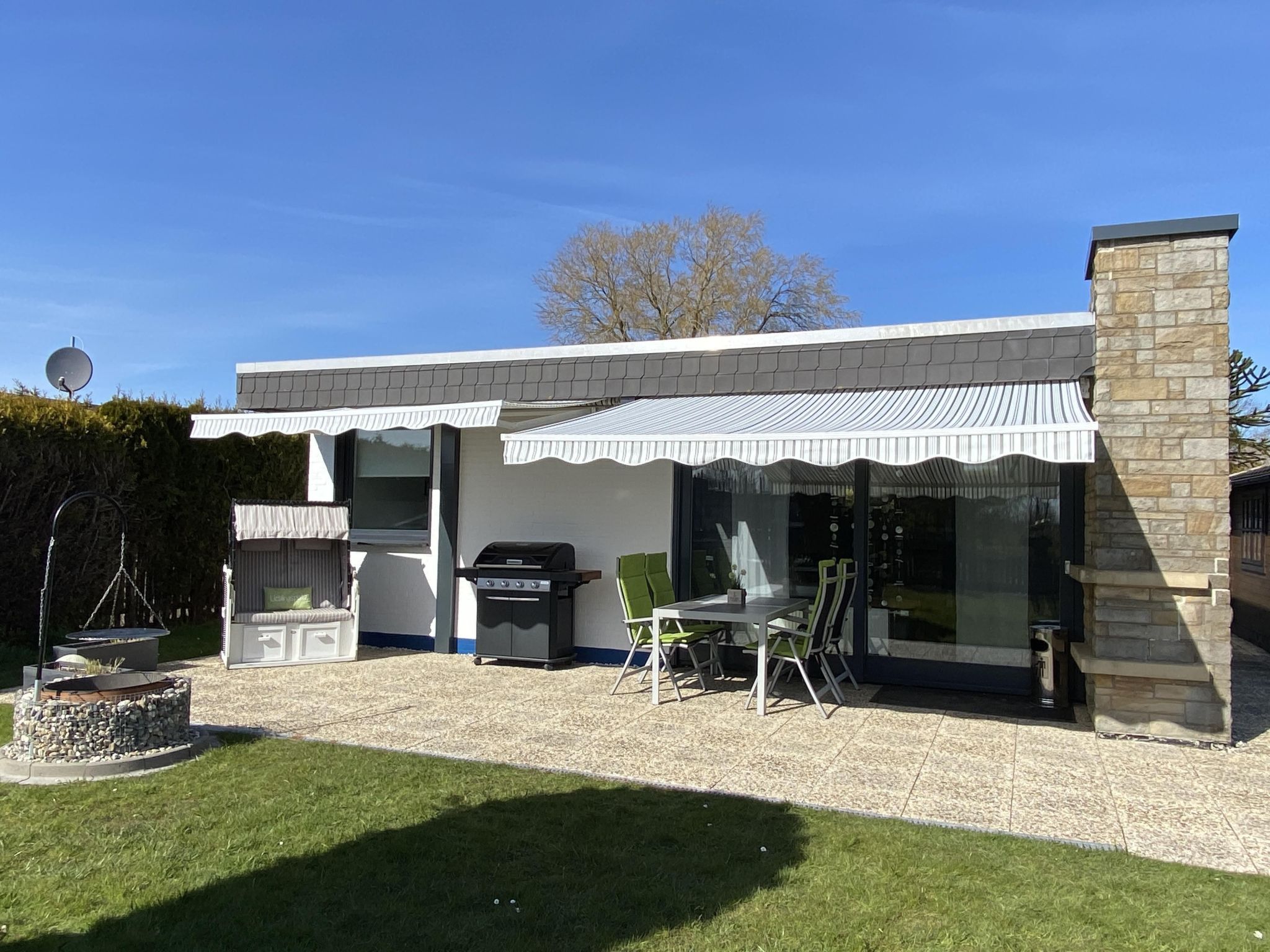 Freistehendes Ferienhaus in Tossens mit Terrasse