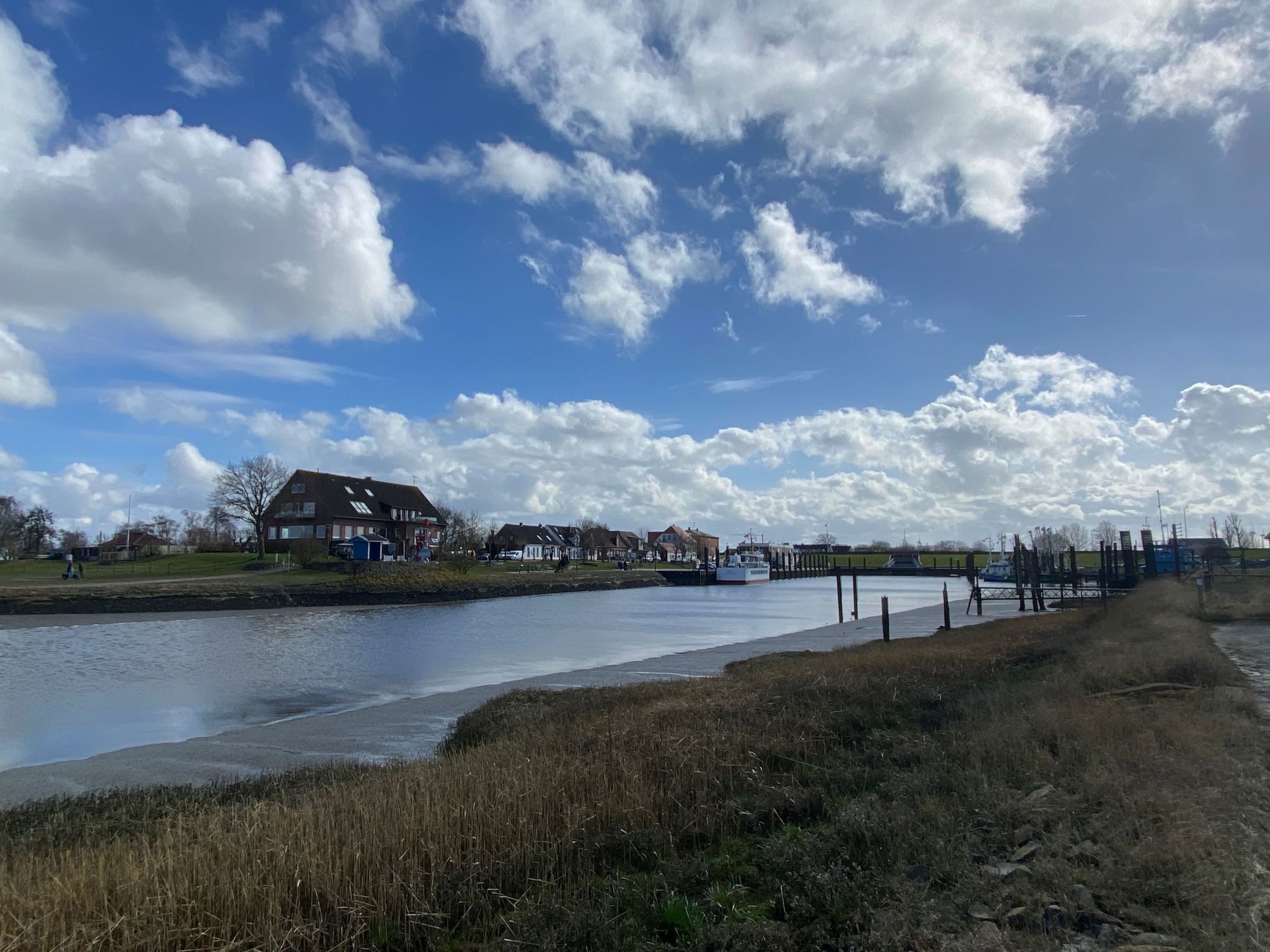 Freistehendes Ferienhaus in Tossens mit Terrasse-Image-tags.info