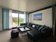 in Tossens mit Möblierter Terrasse