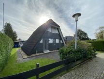 Nurdachhaus in Burhave mit Garten