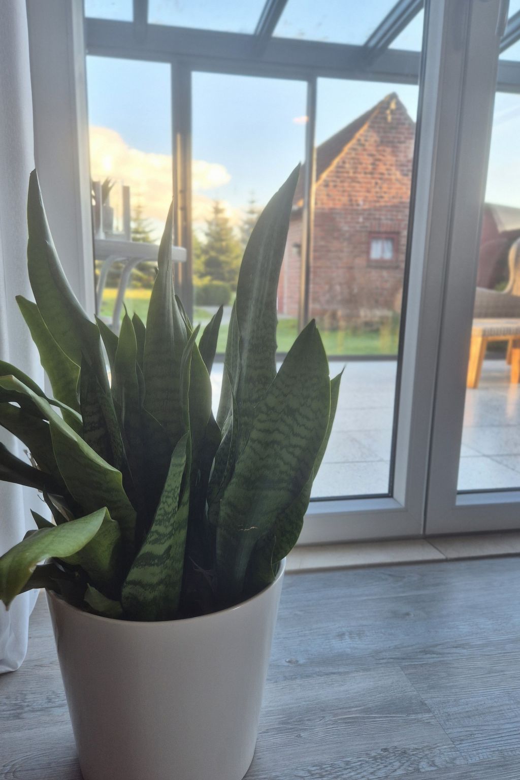 Mit Wintergarten und Garten am Deich-Inside