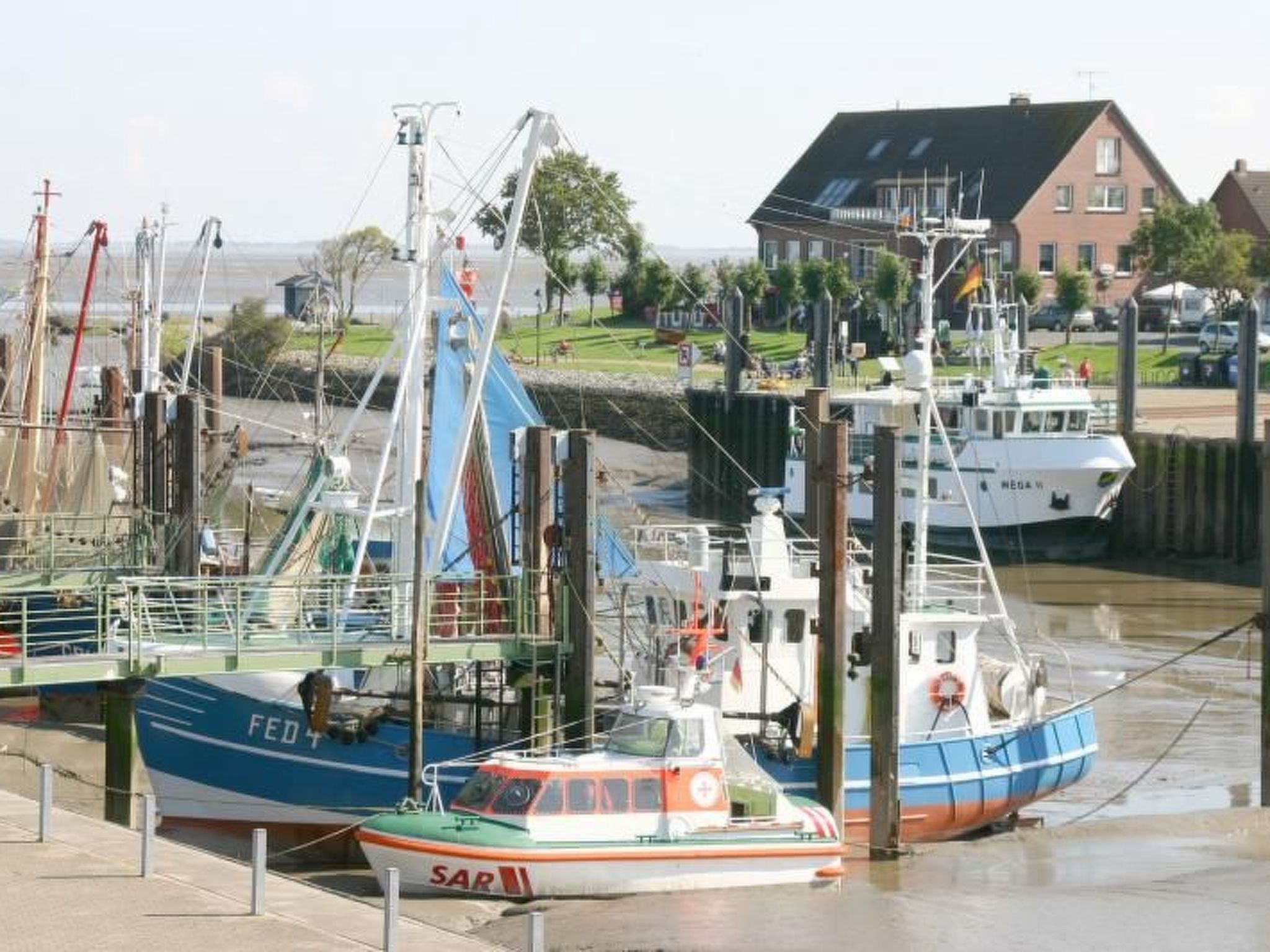 Mit Wintergarten und Garten am Deich-Inside