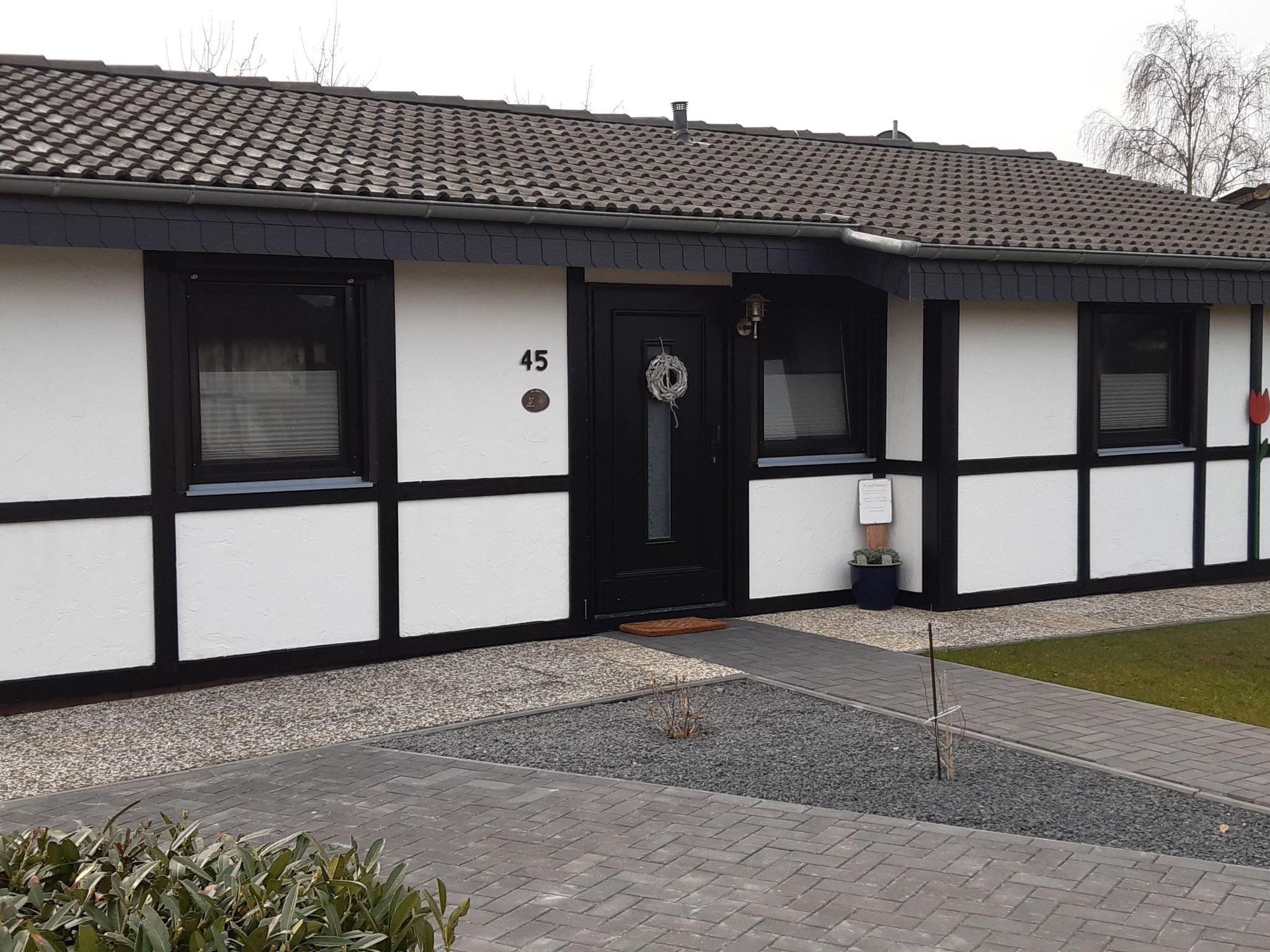 In Burhave mit Terrasse und Grill