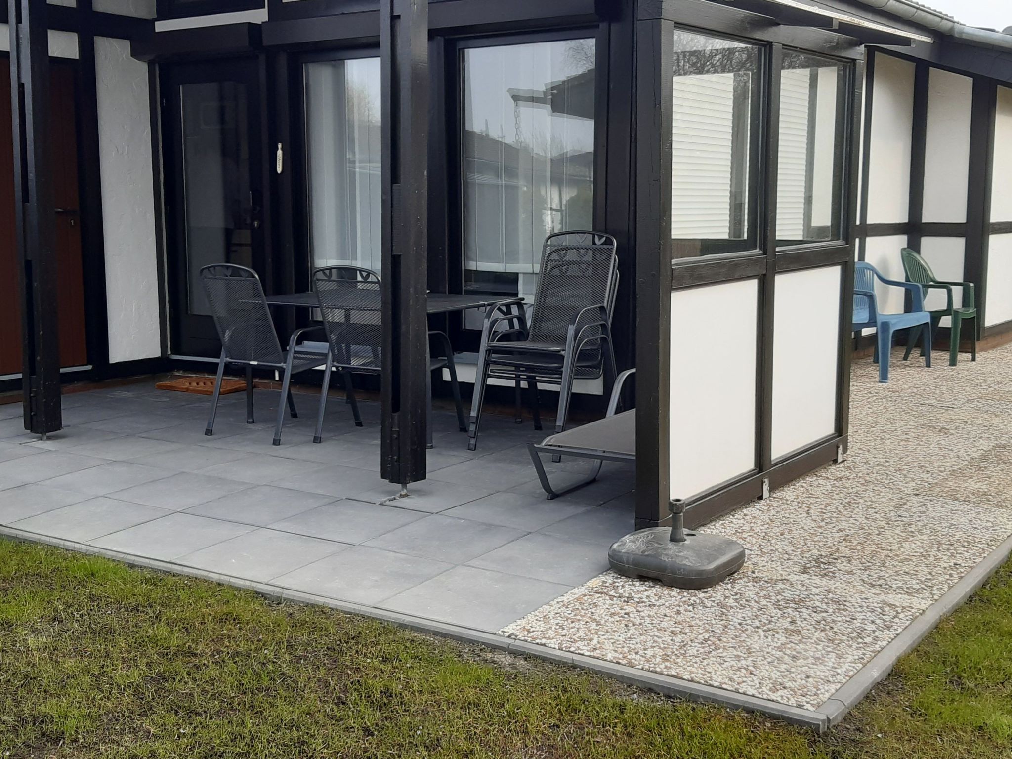 In Burhave mit Terrasse und Grill-Draußen