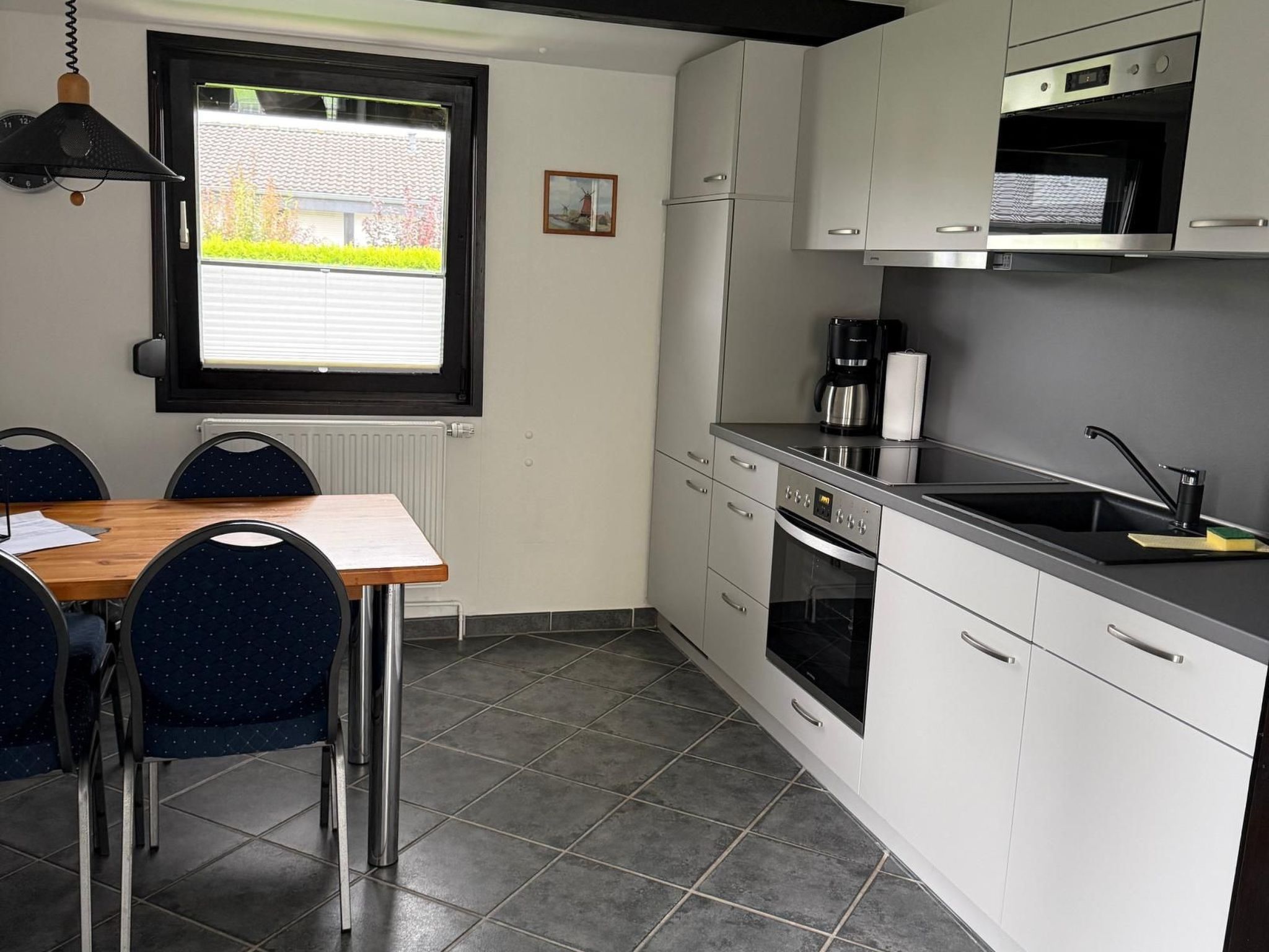 In Burhave mit Terrasse und Grill-Drinnen