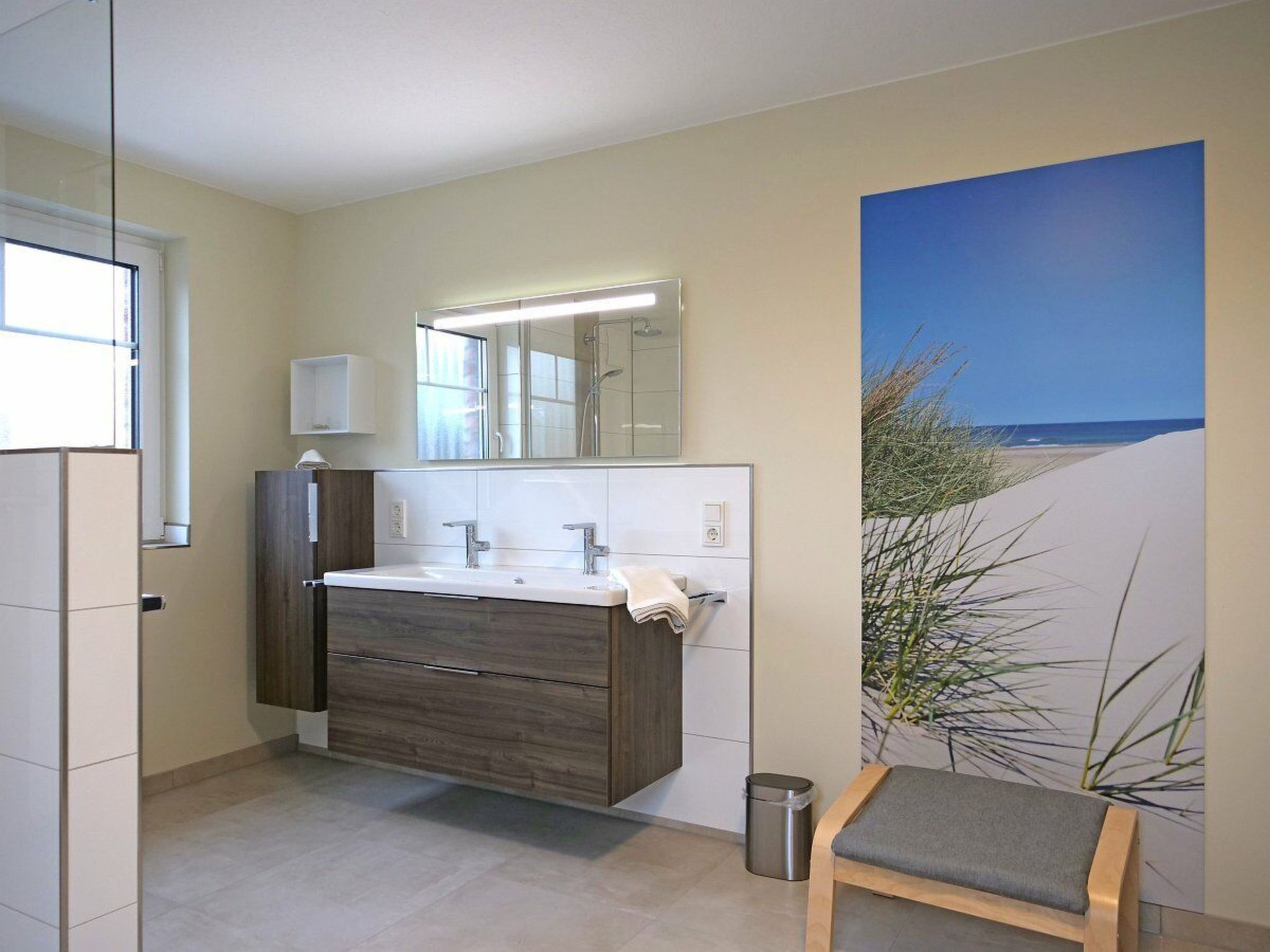 In Burhave mit Großer Terrasse-Drinnen